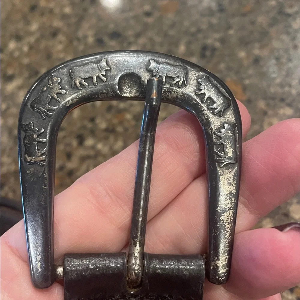 Vintage Made in Italy Black Leather Belt Animal Horse Conchos Size 85/90 34 US